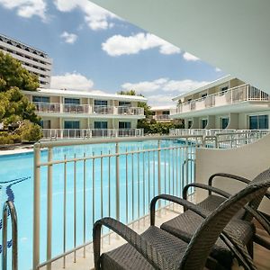 Annex Standard Swim-up Room